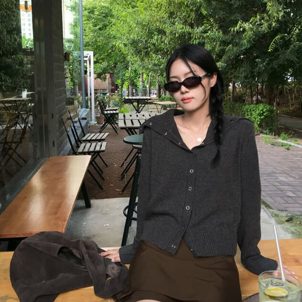 버튼 카라 니트 [브라운]