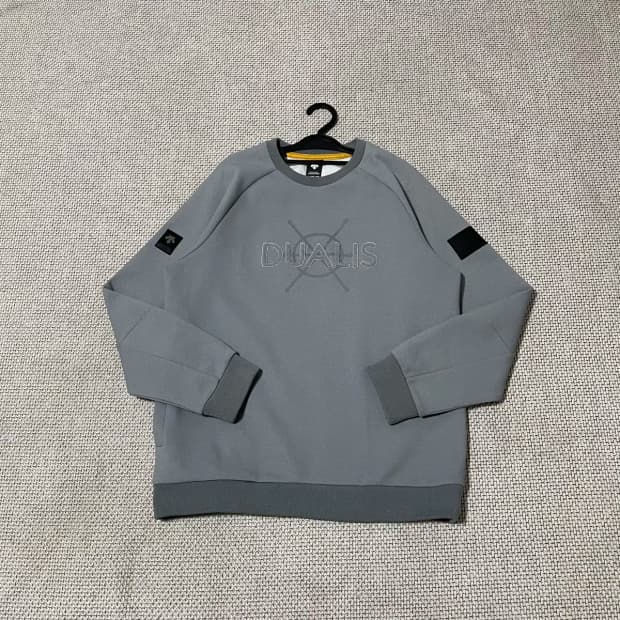 L 데상트 DUALIS 라운드 맨투맨 N.9470