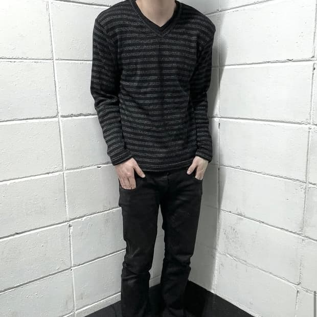 noise striped double v-neck sleeve