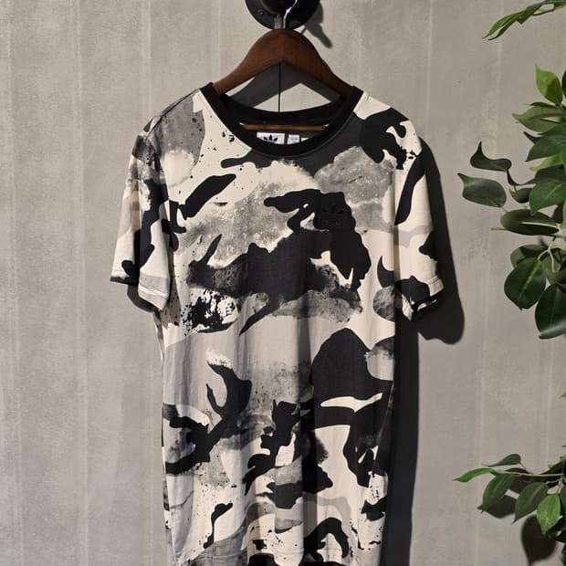 adidas camouflage pattern 티셔츠