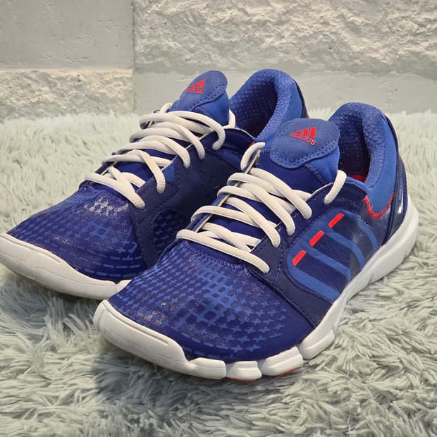 3q-16:아디다스 트레이닝 러닝화 블루코랄 디테일 (23.5cm)