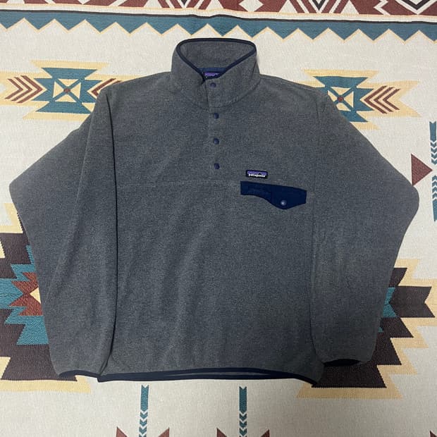 파타고니아 신칠라 스냅티 m 니켈 그레이