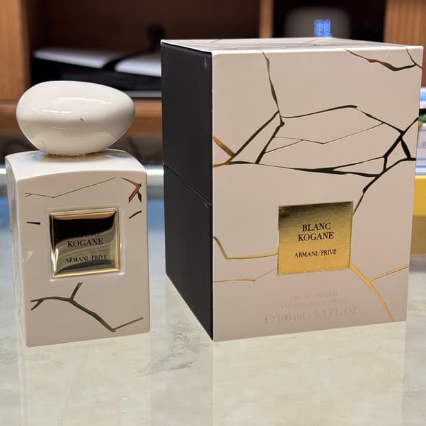 아르마니 프리베 블랑 코가네 