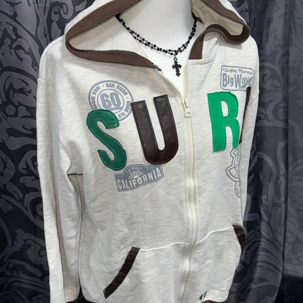 SURF 패치 브라운 포인트 후드집업