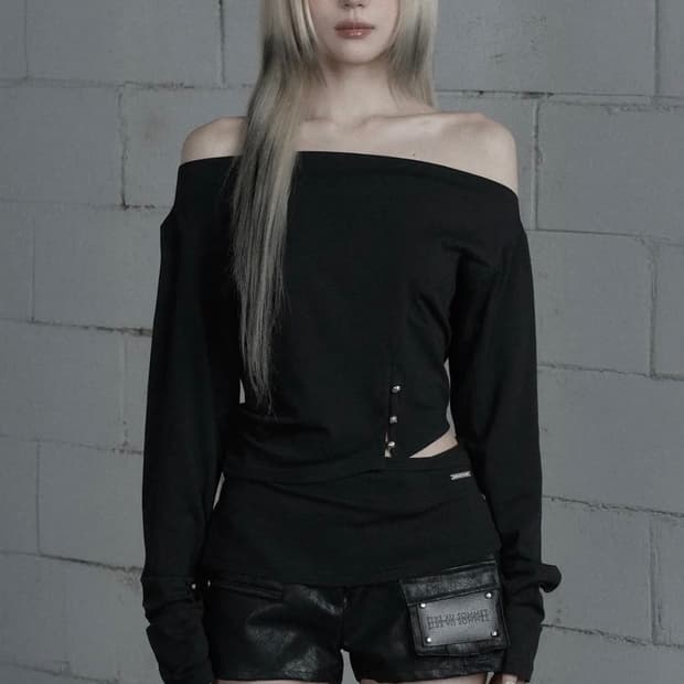 에트오소메 컷아웃 오픈 롱슬리브 블랙