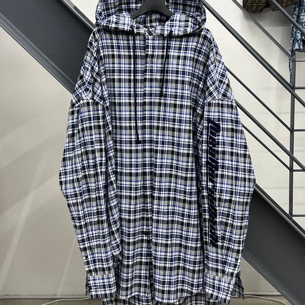 준지 블루 체크 자수 롱 후드 셔츠