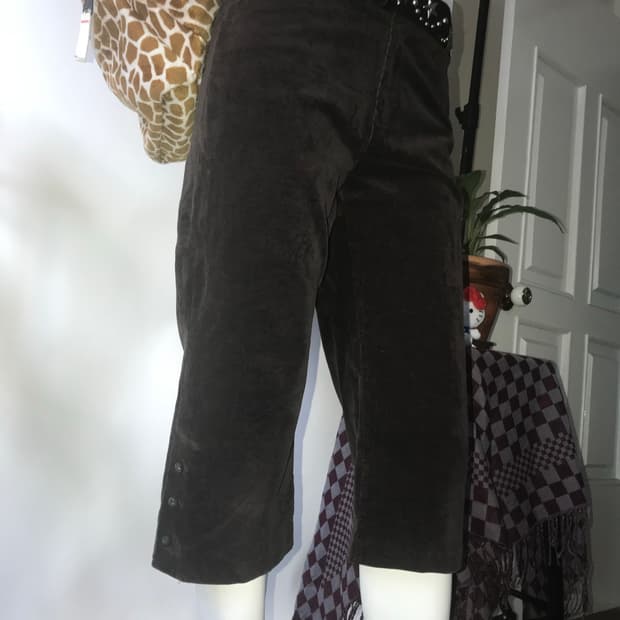 Button Detail Corduroy Capri Pants