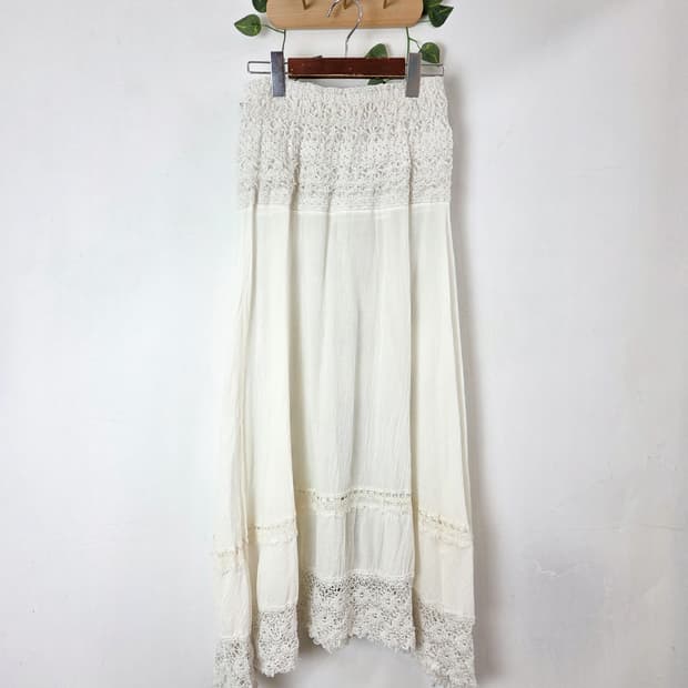 크로쉐 디테일 롱스커트