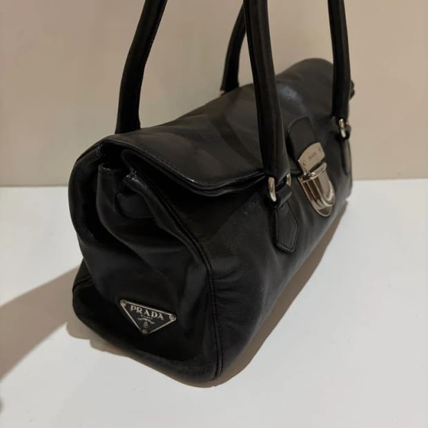 프라다 PRADA 00's Y2K 메탈 버클 바게트 숄더백 Q1567