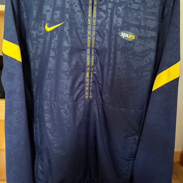 나이키 토트넘 빅로고 반집업