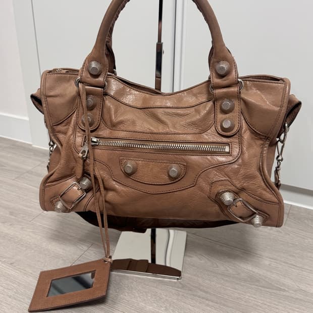 발렌시아가 자이언트 시티백 미디움 은장 브라운 상태A-