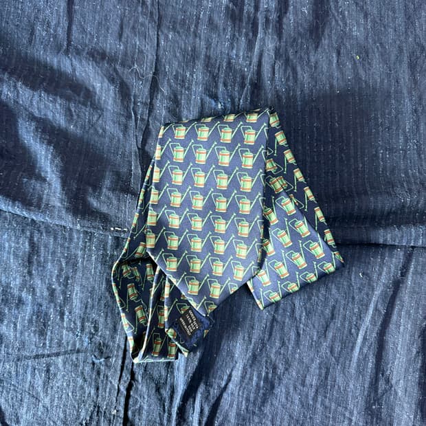 구찌 워터링 캔 실크타이