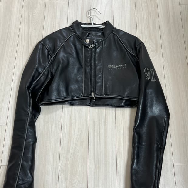 배드블러드 크롭 레이싱 가죽자켓
