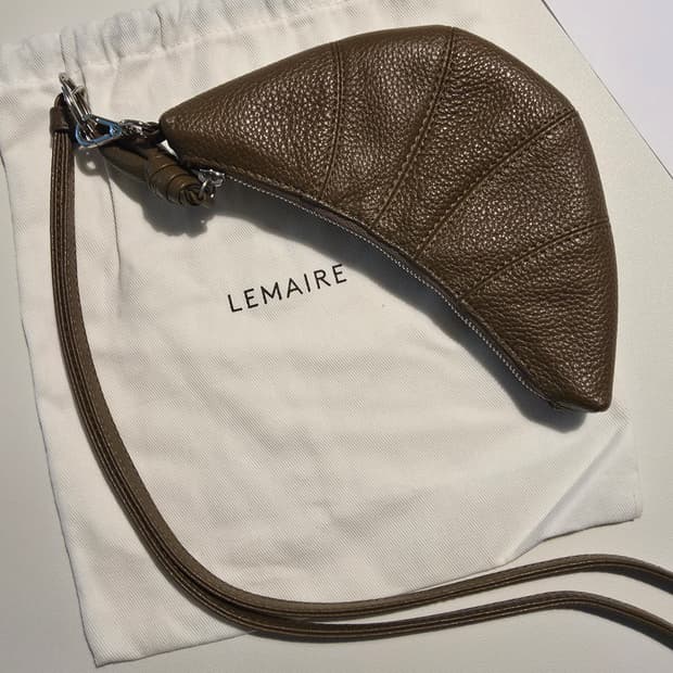 르메르 (Lemaire)의 크루아상 코인 퍼스 판매해요