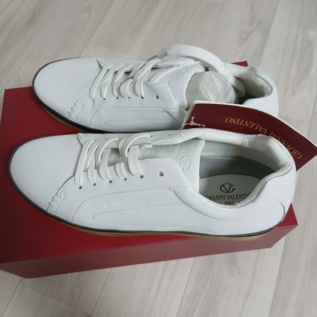 발렌티노 스니커즈 270