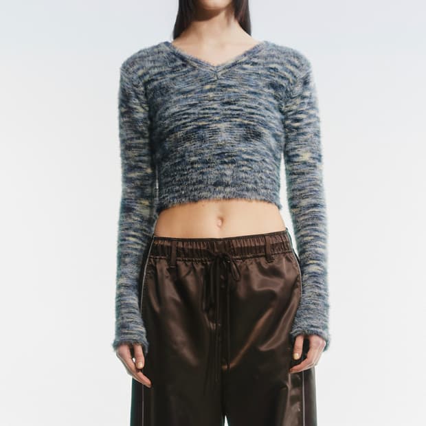 더 오픈 프로덕트 컬러 블렌디드 크롭 스웨터 네이비