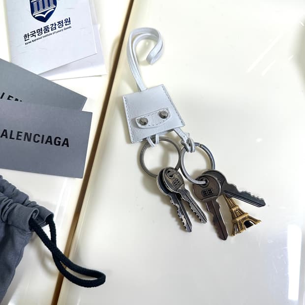 [정품] 발렌시아가 에펠 백참 키링