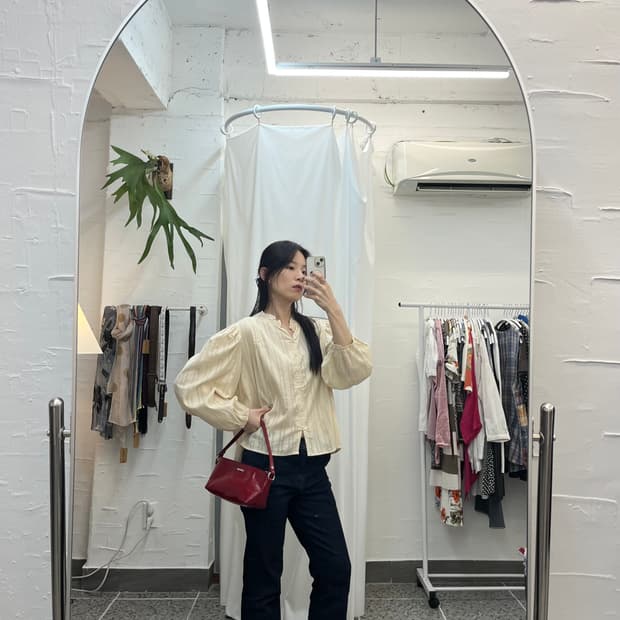 Frill ivory blouse 