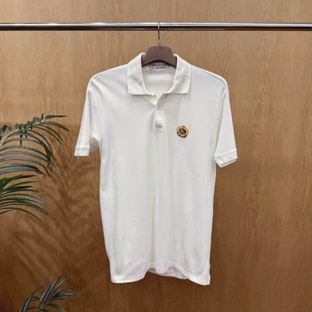 버버리 클래식 크레스트 자수 로고 피케 반팔 카라티 화이트