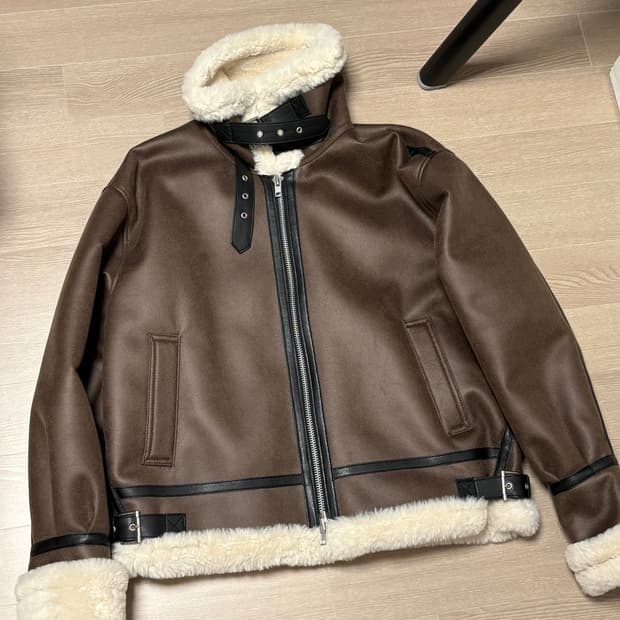 도프데이슨 하이넥 레더 무스탕(새상품)