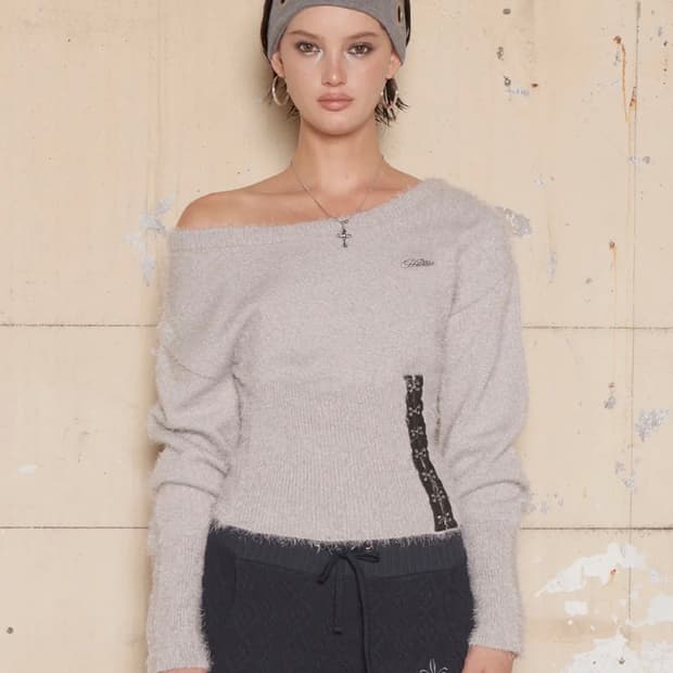 힐다 플러피 코르셋 원숄더 니트 그레이