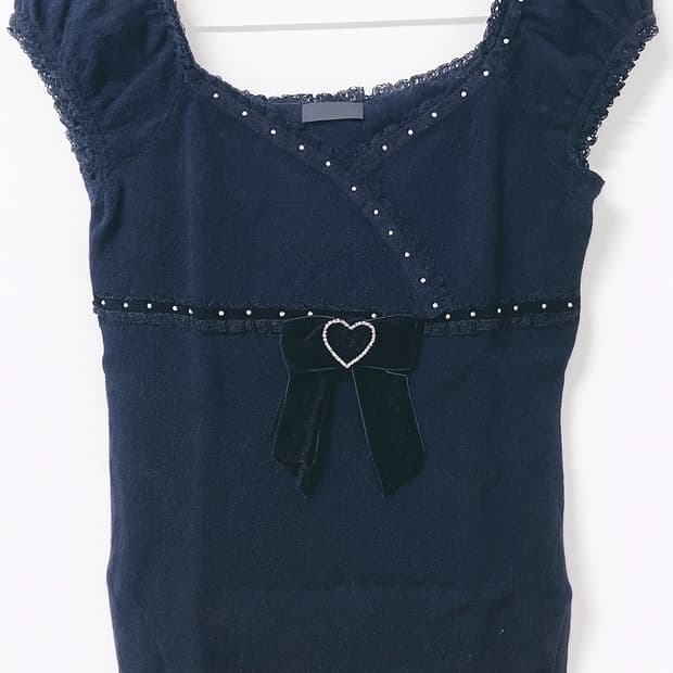 일브 블랙 비즈 하트 벨벳 리본 로걀탑