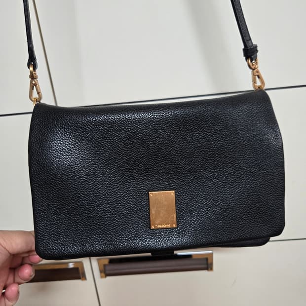 쿠론 가죽 크로스백