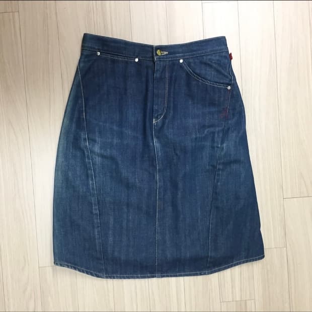 리바이스 엔지니어드 데님 스커트
