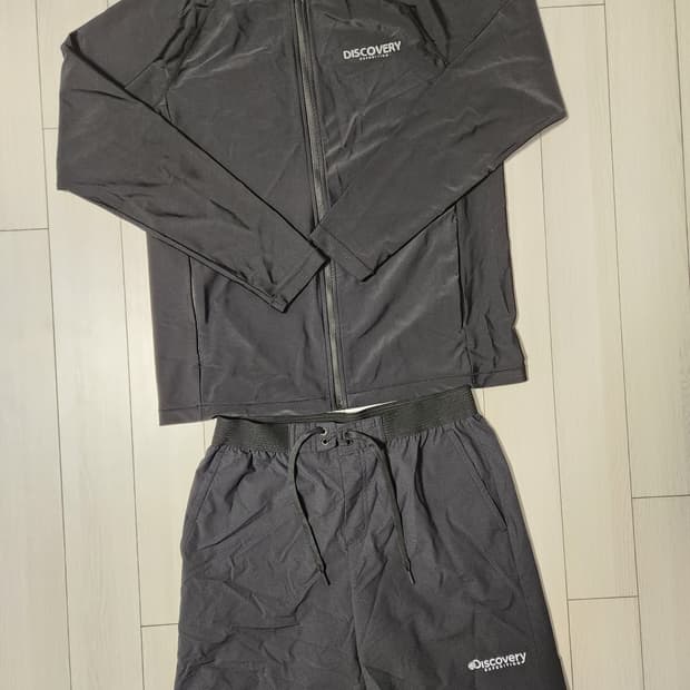 새상품급) 디스커버리 남성 풀집업 래쉬가드 상하의 세트 사이즈95 m

