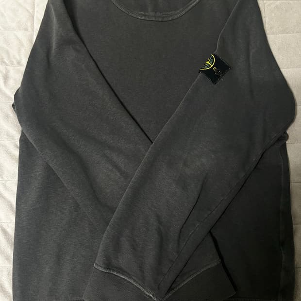 스톤아일랜드 맨투맨 차콜