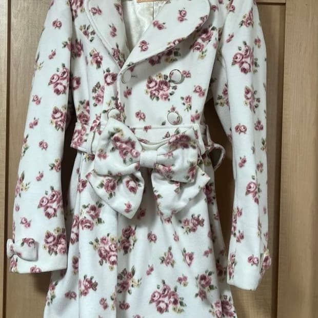 리즈멜로 플로럴 화이트 롱코트