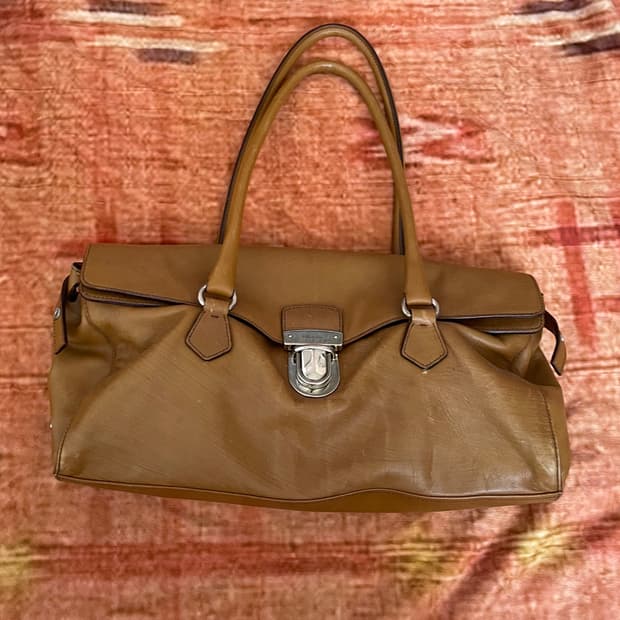 프라다 바게트백