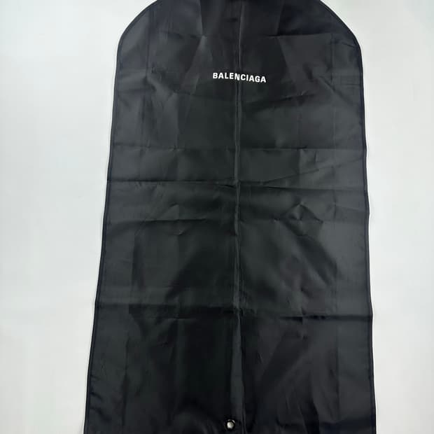 발렌시아가 슈트케이스