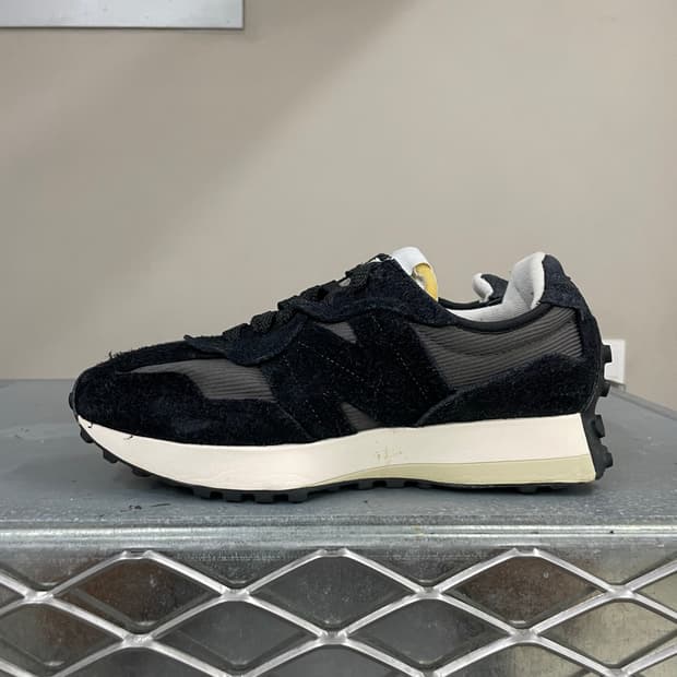 뉴발란스 327 블랙 250