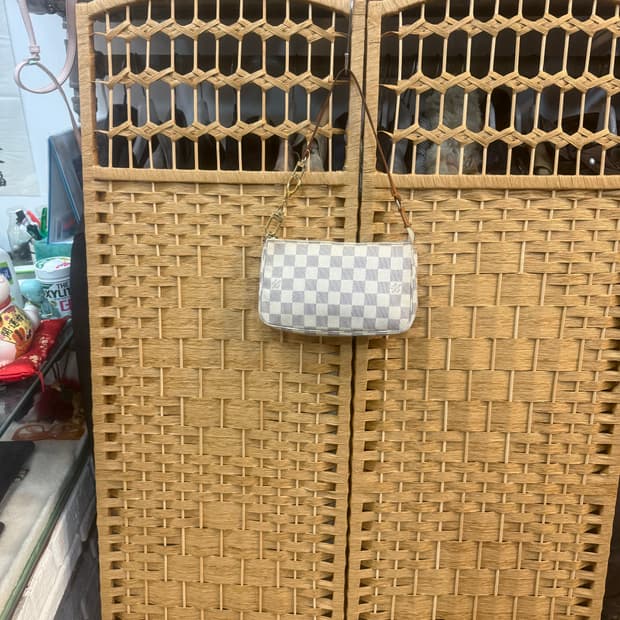정품 루이비통 아주르 포쉐트 악세수아 팝니다