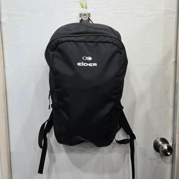 EiDER 아이더 백팩 가방! 블랙&화이트! 수납공간 짱넓고 깔끔해요~