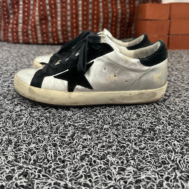 골든구스 슈퍼스타 스니커즈 실버 36 / 230