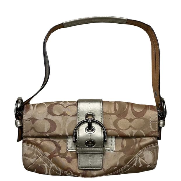 코치 소호 시그니처 C 메탈릭 스몰 플랩 숄더백