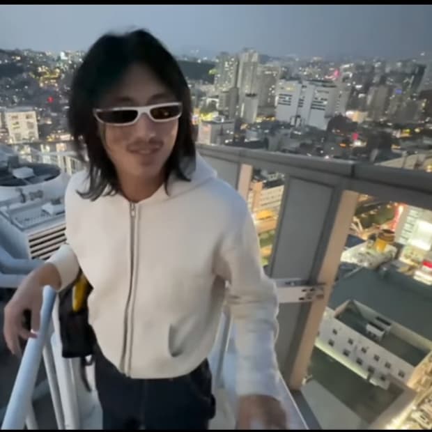 Erl 바시티 후드집업