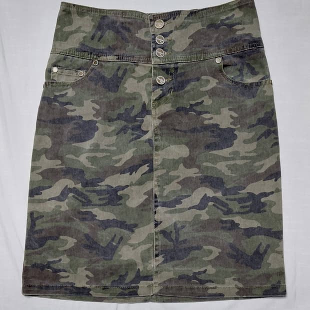 [Sorridere] 뒷밴딩 카모 4버튼 하이웨이스트 스커트 (M)