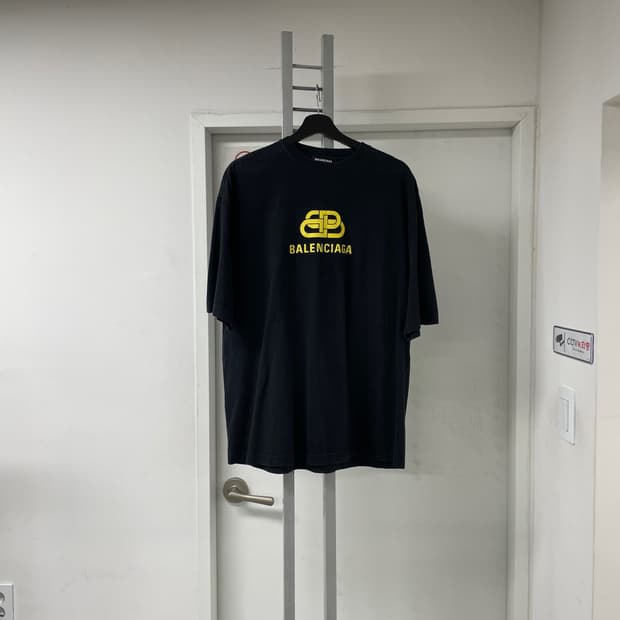 발렌시아가 블랙 반팔 티셔츠 M