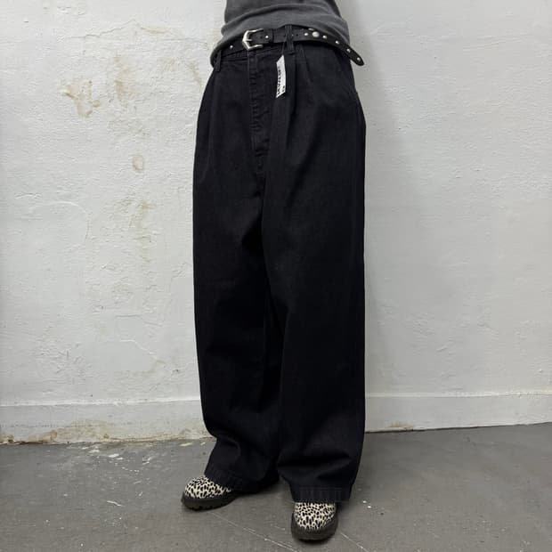 에드윈(EDWIN) 블랙컬러 워시드 코튼 와이드 루즈 데님 팬츠