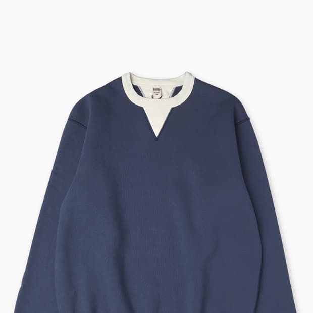 반스아웃피터스 스웻셔츠