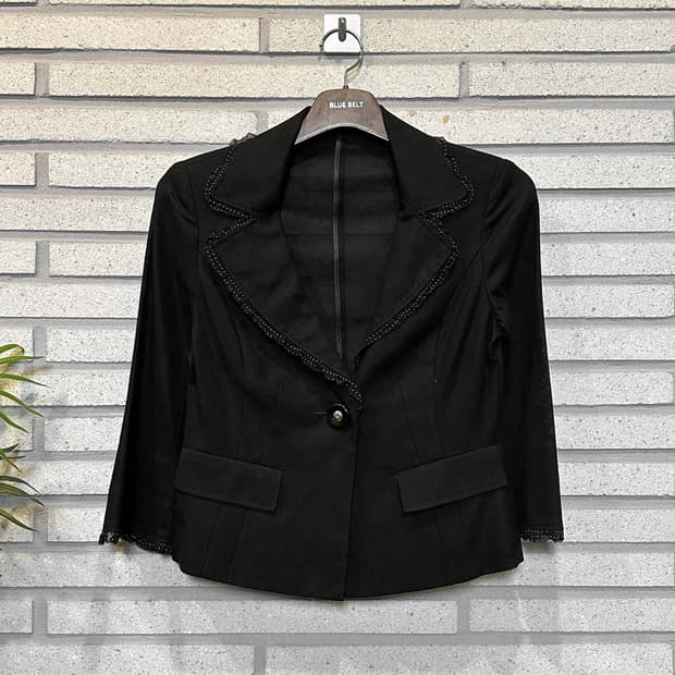 꾸레쥬 크롭 블레이저 자켓 7부 소매 원버튼 도트 패턴 프릴 디테일 블랙