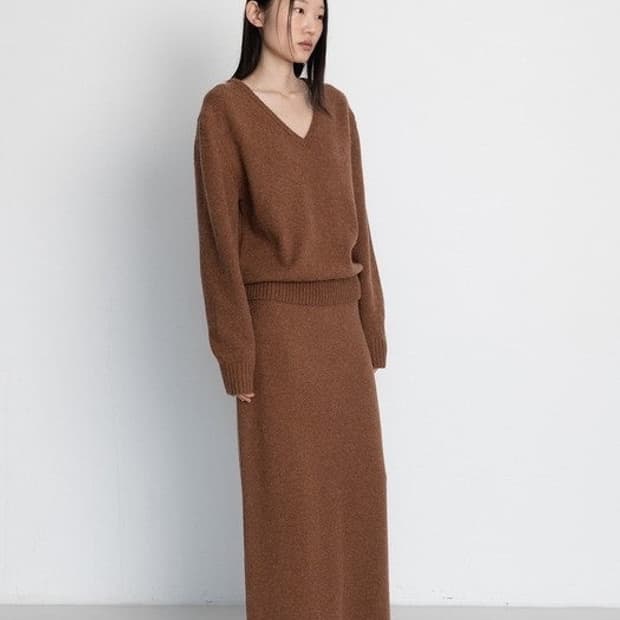 르917 알파카 블렌드 브이넥 풀오버 브라운, 롱스커트 세트