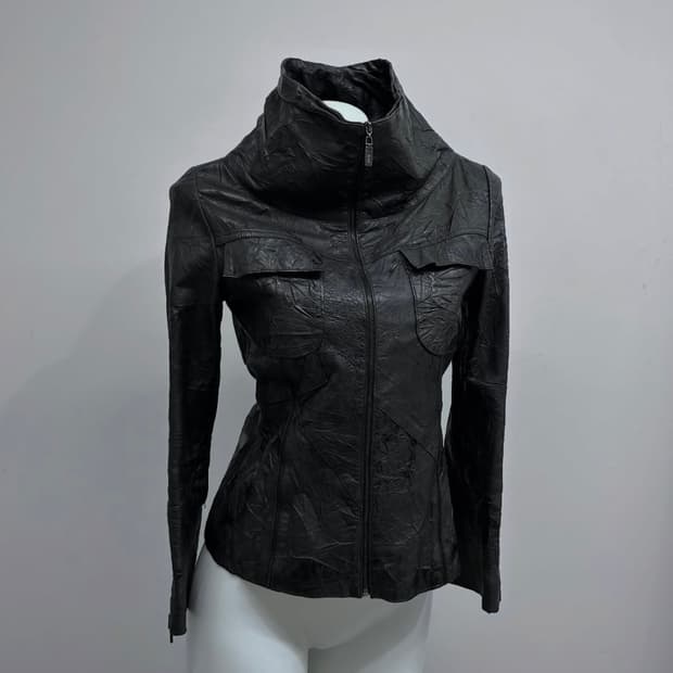 The Will Wrinkled 하이넥 레더 자켓 