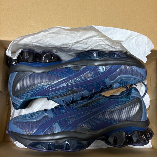 아식스 젤퀀텀 키네틱 키코코스다노프 285사이즈 새제품 팝니다