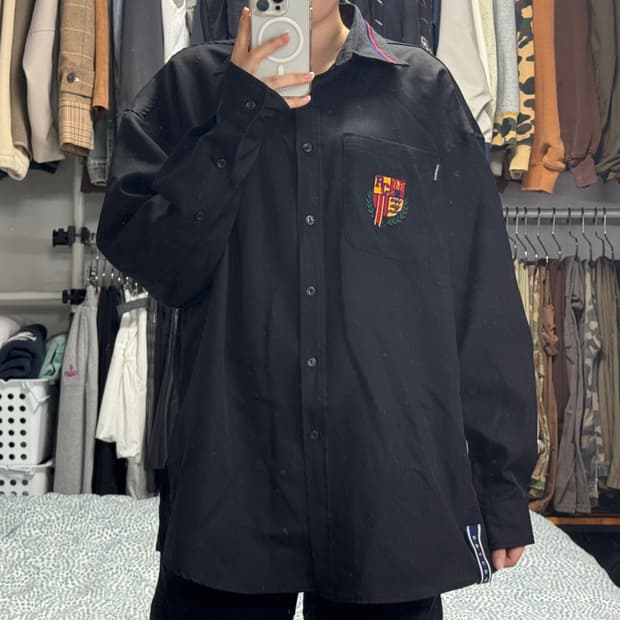 로맨틱크라운 블랙 셔츠