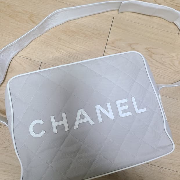 샤넬 스포츠 숄더백 겸 크로스백