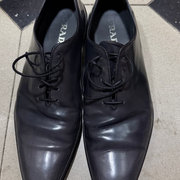 프라다 홀컷 더비 280